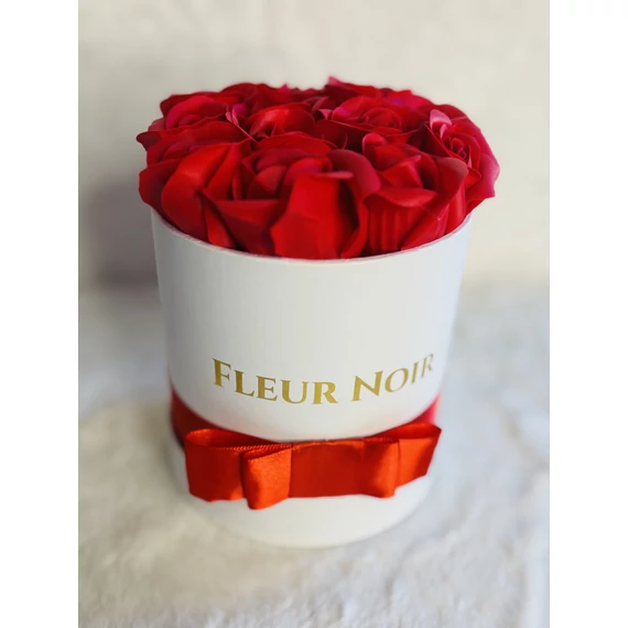 #128# FLEUR NOIR BOX - PIROS SZAPPAN RÓZSÁBÓL - ILLATOS FEHÉR DOBOZBAN